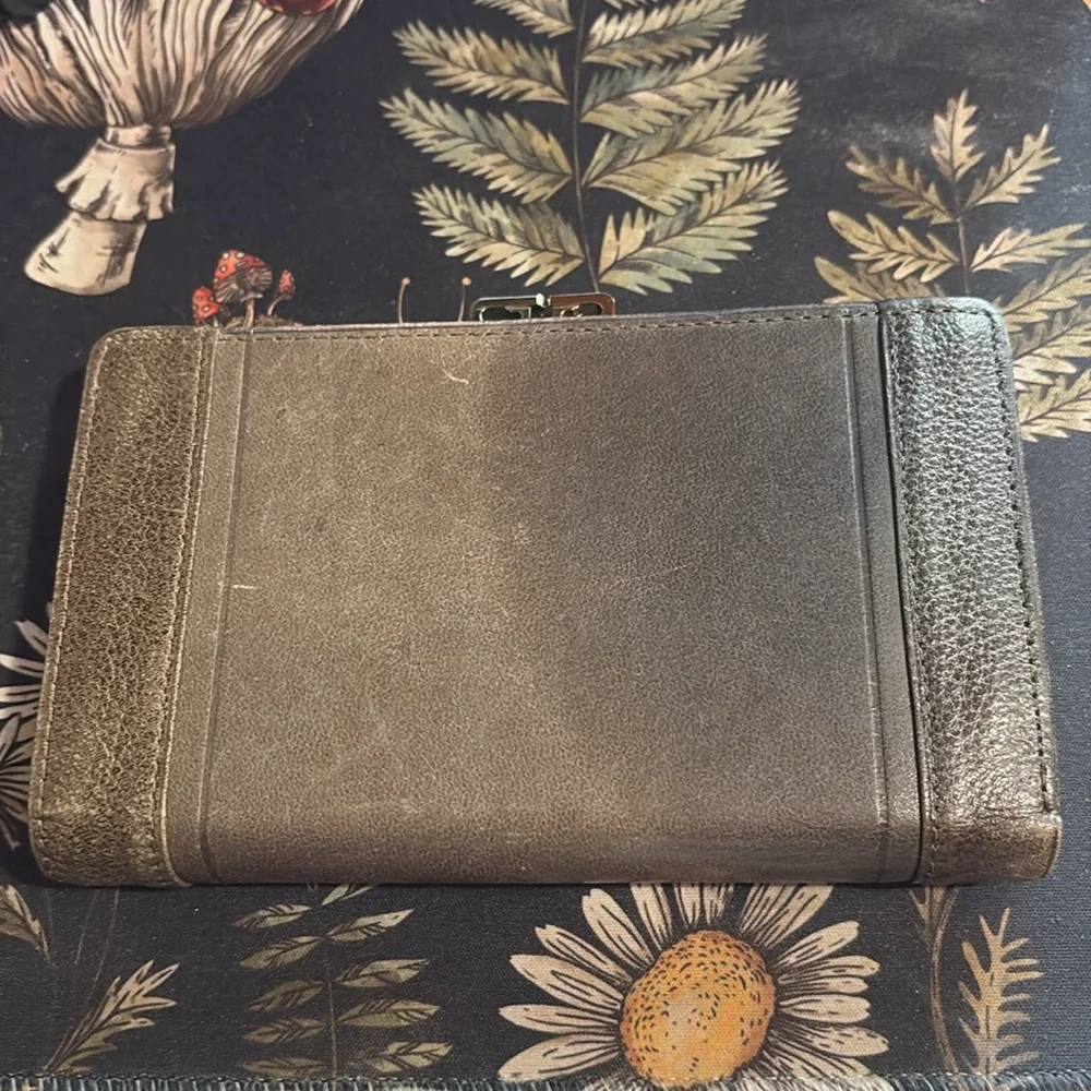 Givenchy - Picture 2 of 7